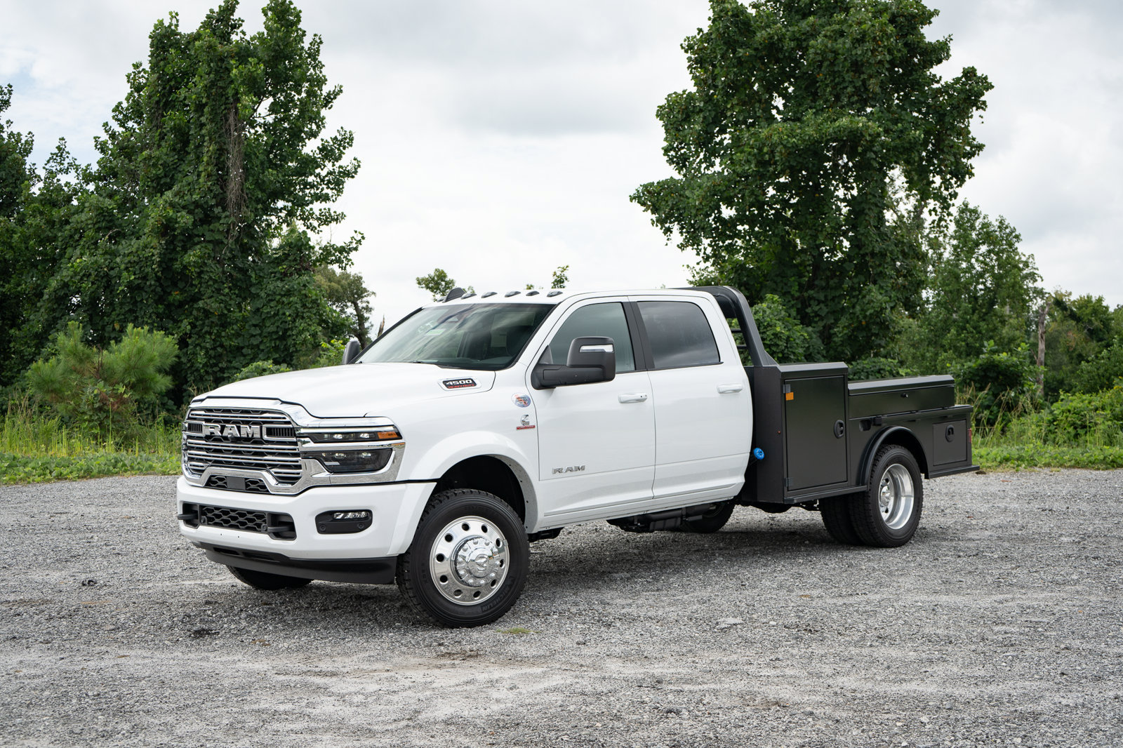 New 2026 RAM 4500 4x4 Crew Cab DRW w/ Laramie Trim Package image 4