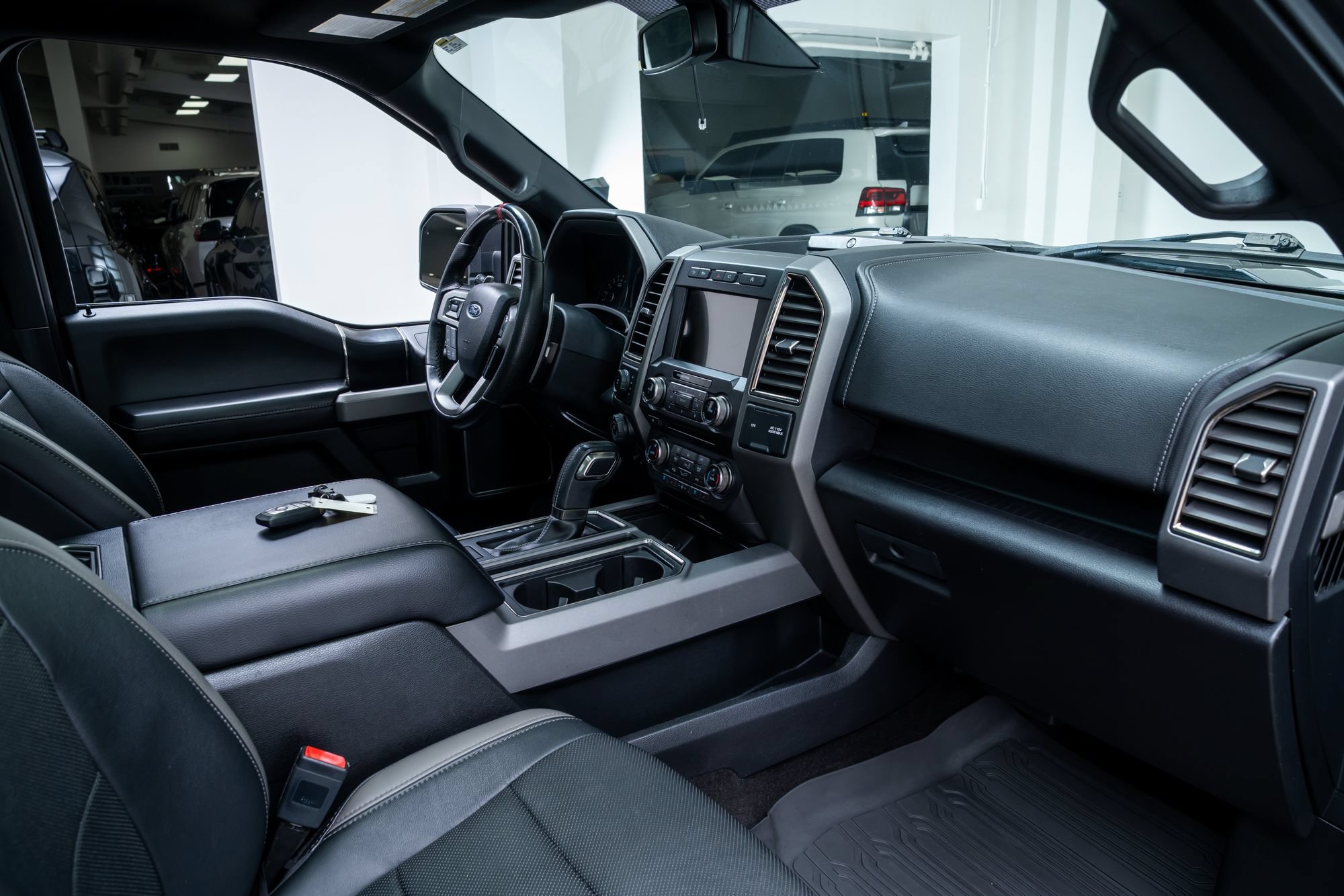 Used 2018 Ford F150 Raptor w/ Equipment Group 802A Luxury AWD/4WD image 32