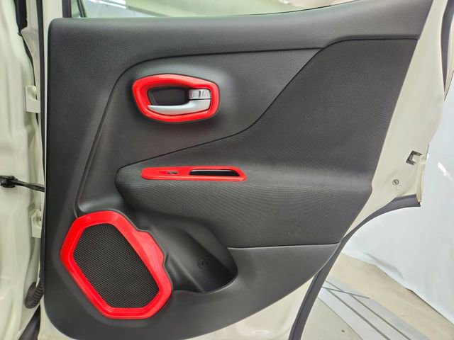 Used 2019 Jeep Renegade Latitude w/ Cold Weather Group image 26