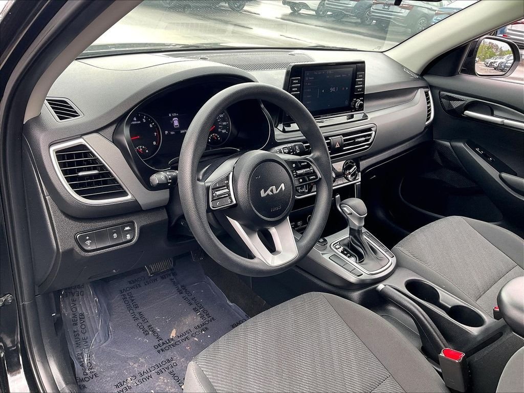 Used 2023 Kia Seltos LX AWD/4WD image 8