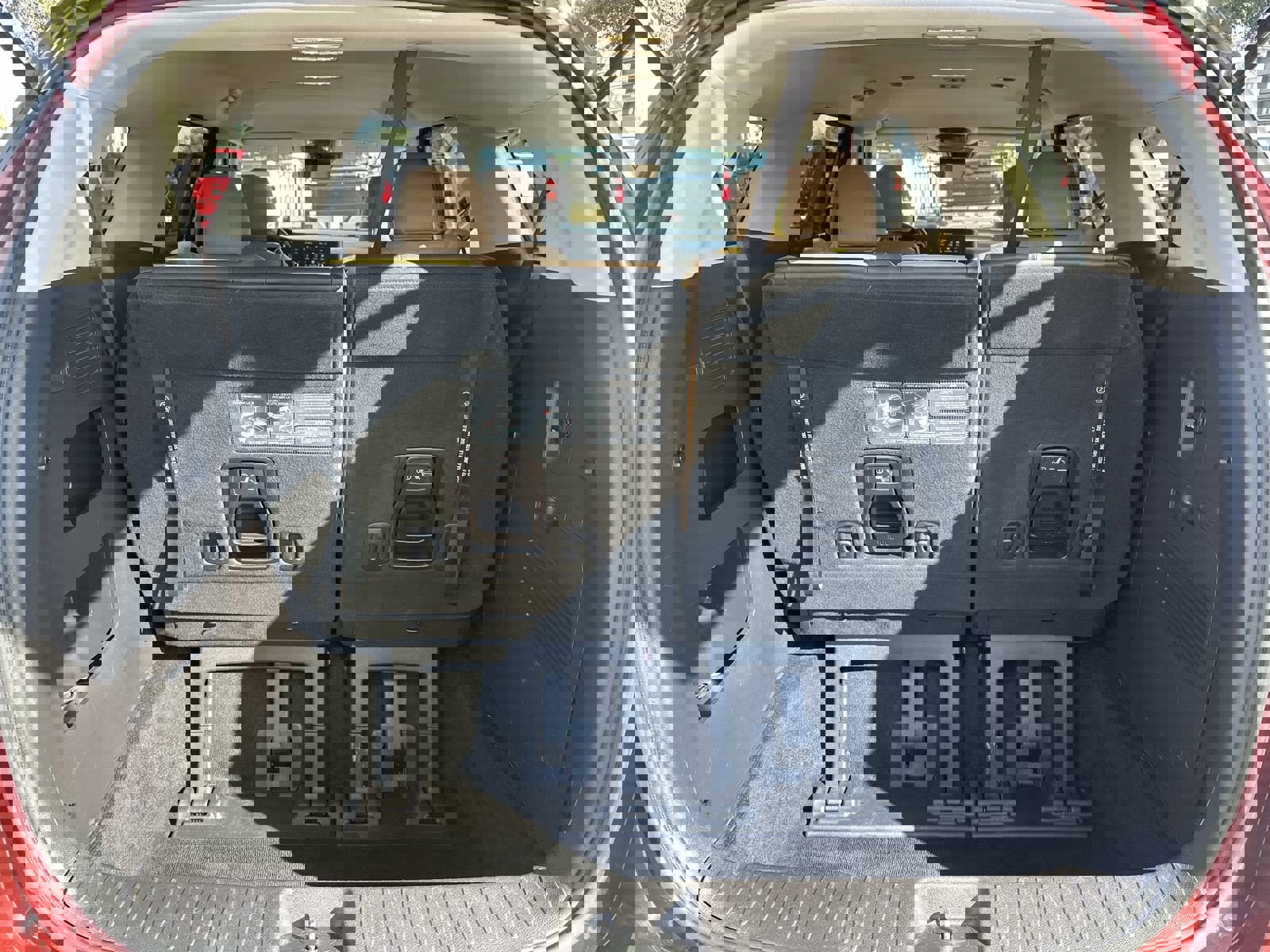 Used 2024 Kia Carnival LX image 33