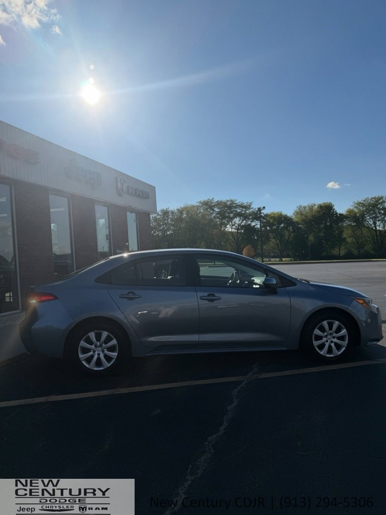 Used 2025 Toyota Corolla LE FWD image 6