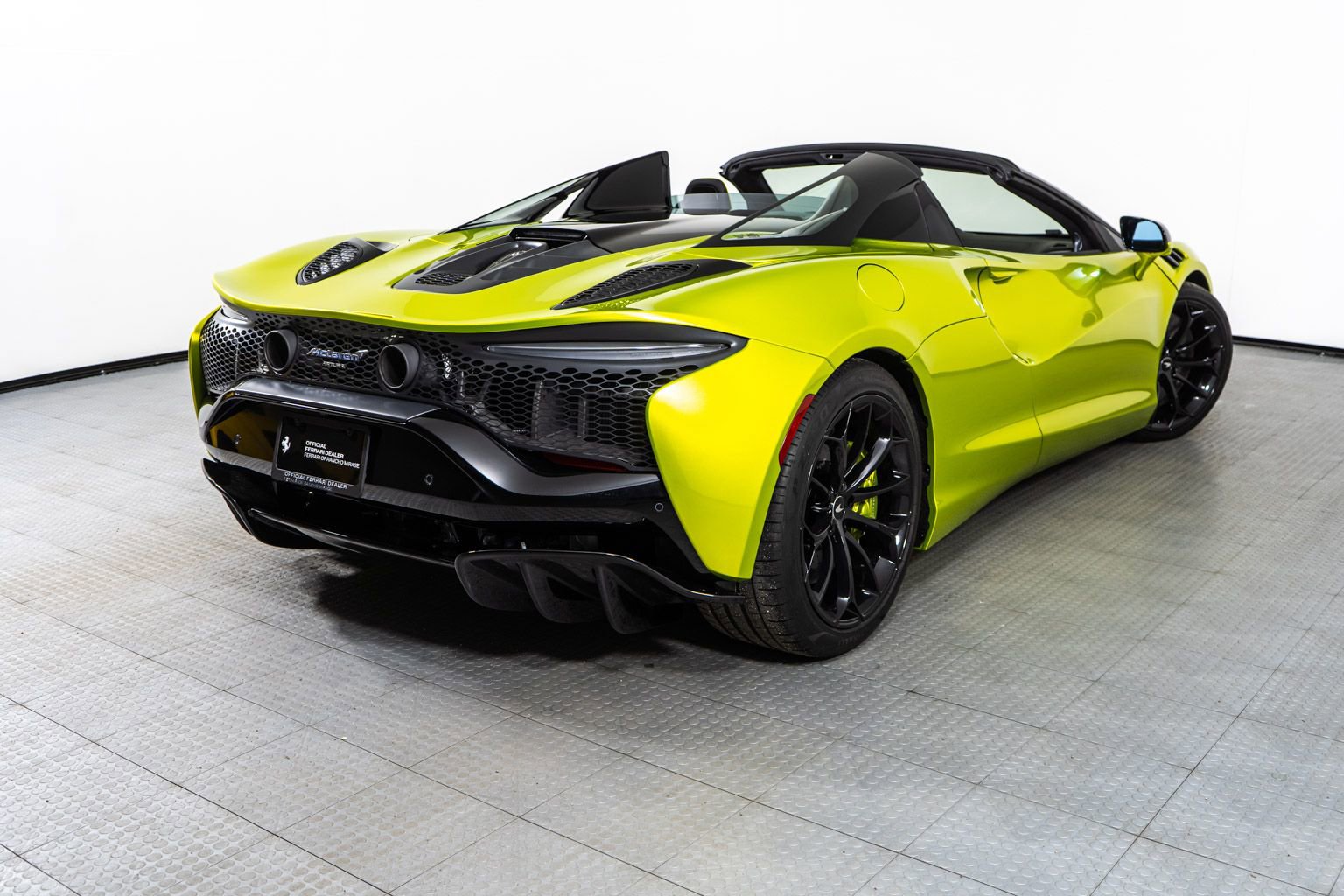 Used 2025 McLaren Artura Spider image 7