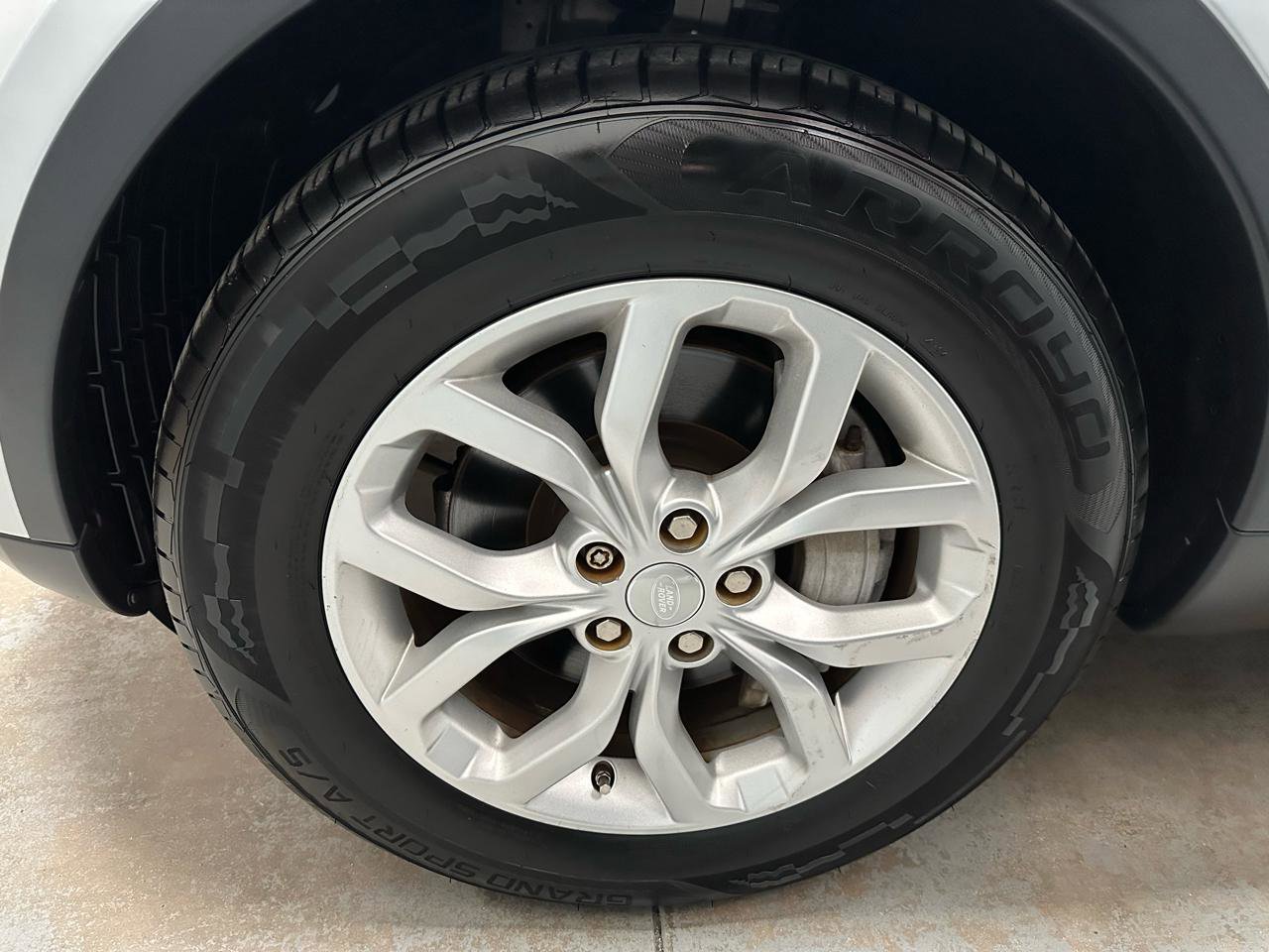 Used 2018 Land Rover Discovery SE AWD/4WD image 26