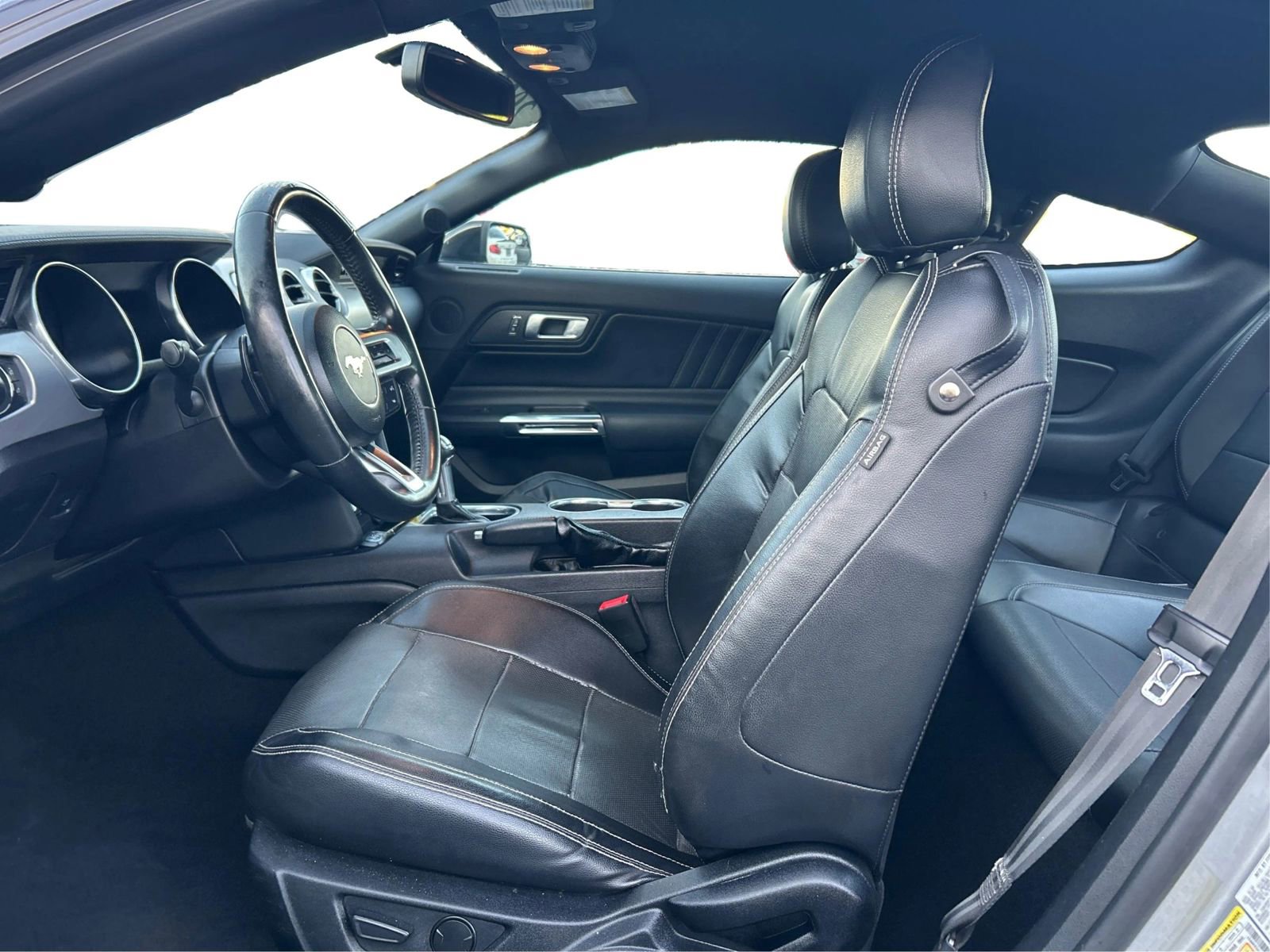 Used 2020 Ford Mustang Premium RWD image 9