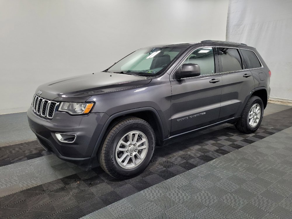 Used 2019 Jeep Grand Cherokee Laredo image 2