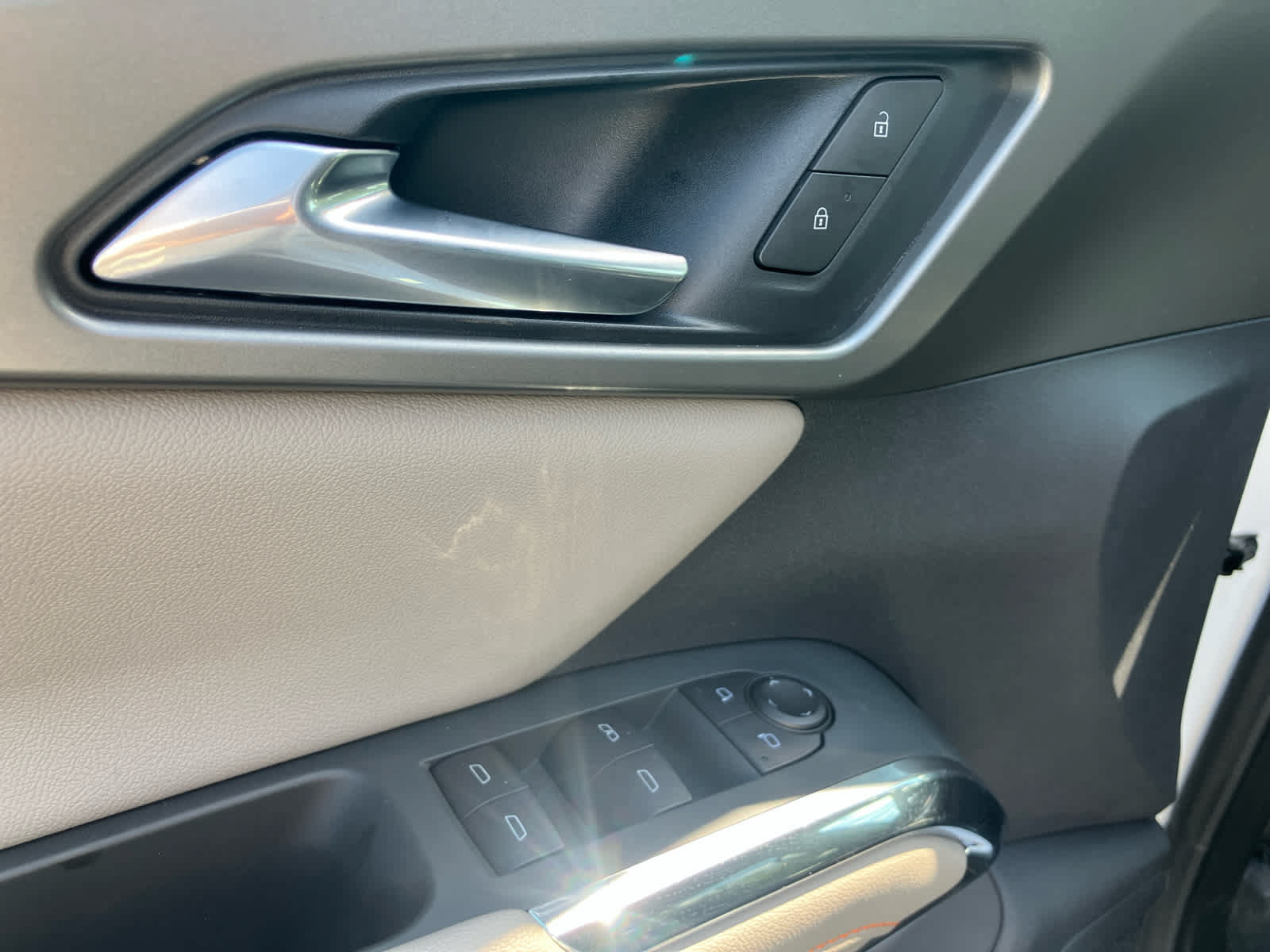 Used 2025 Chevrolet Traverse LT w/ Midnight/Sport Edition FWD image 12