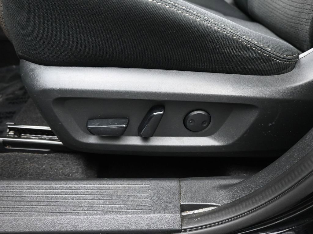 Used 2021 Nissan Rogue SV image 11