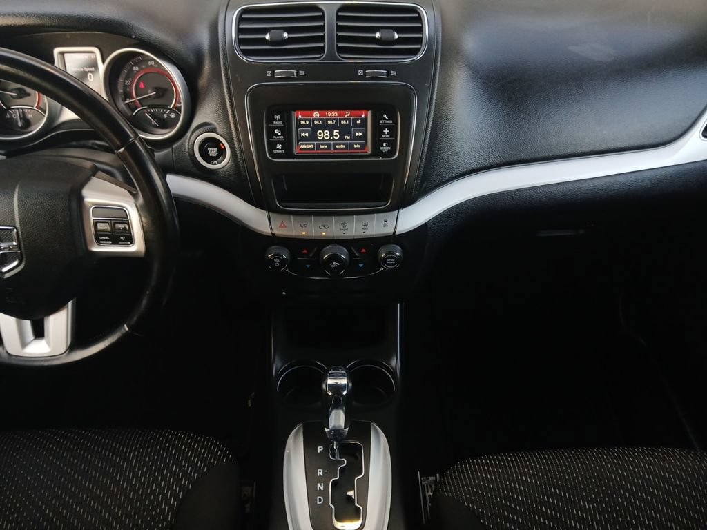 Used 2020 Dodge Journey SE w/ SE Popular Equipment Group FWD image 3