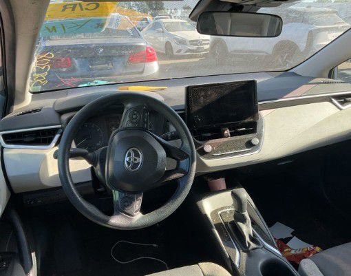 Used 2025 Toyota Corolla LE FWD image 2