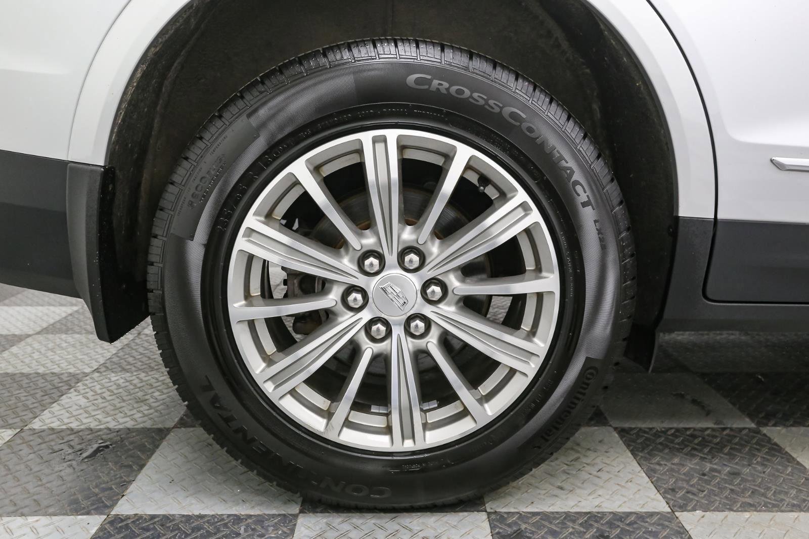 Used 2018 Cadillac XT5 Luxury w/ Driver Awareness Package image 18