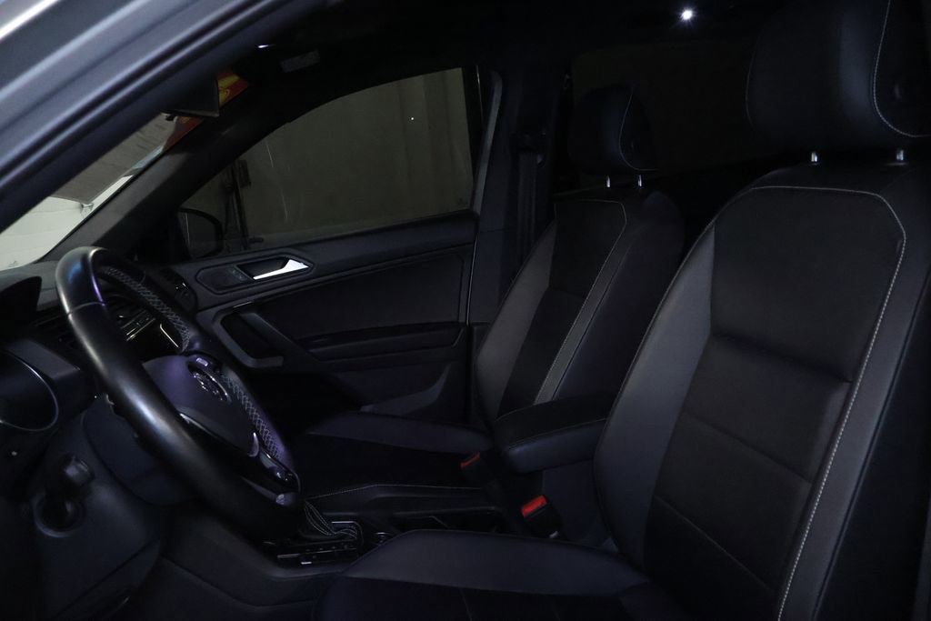 Used 2021 Volkswagen Tiguan SE R-Line w/ 3rd Row Seat Package image 16