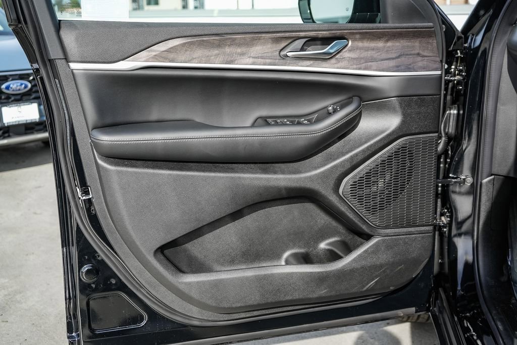 New 2026 Jeep Grand Cherokee Altitude image 22