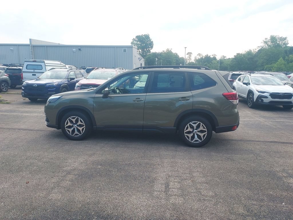 Used 2023 Subaru Forester Premium AWD/4WD image 4