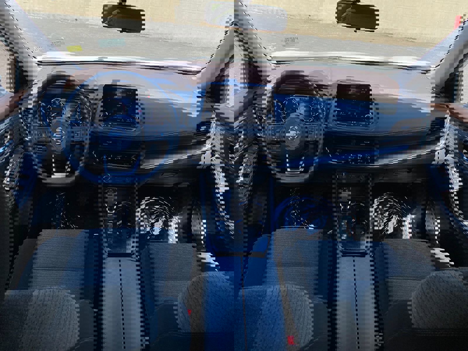 Used 2023 Nissan Rogue SV image 11