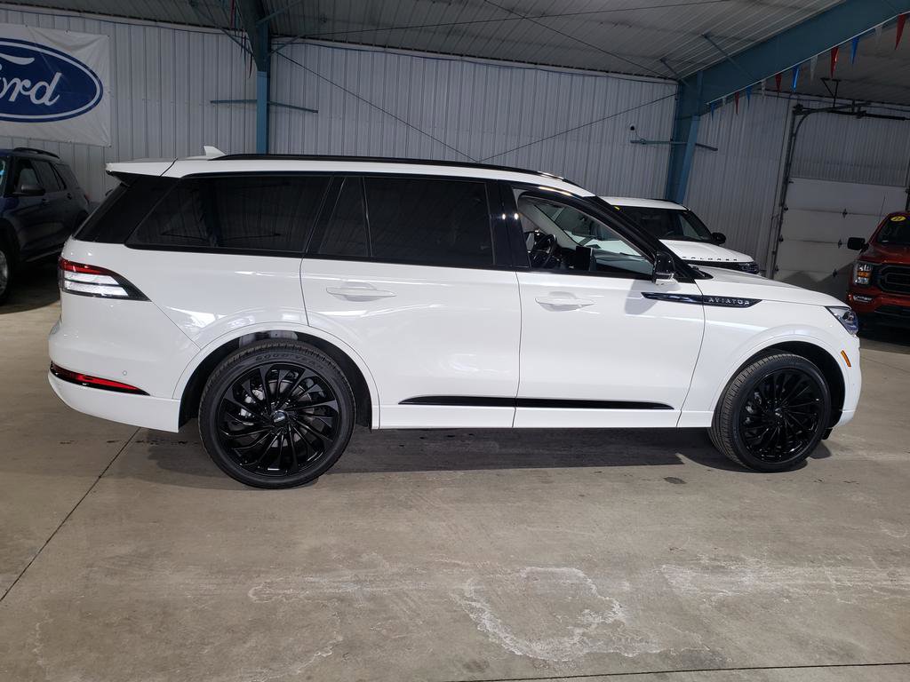 Used 2024 Lincoln Aviator Reserve w/ Equipment Group 201A image 9