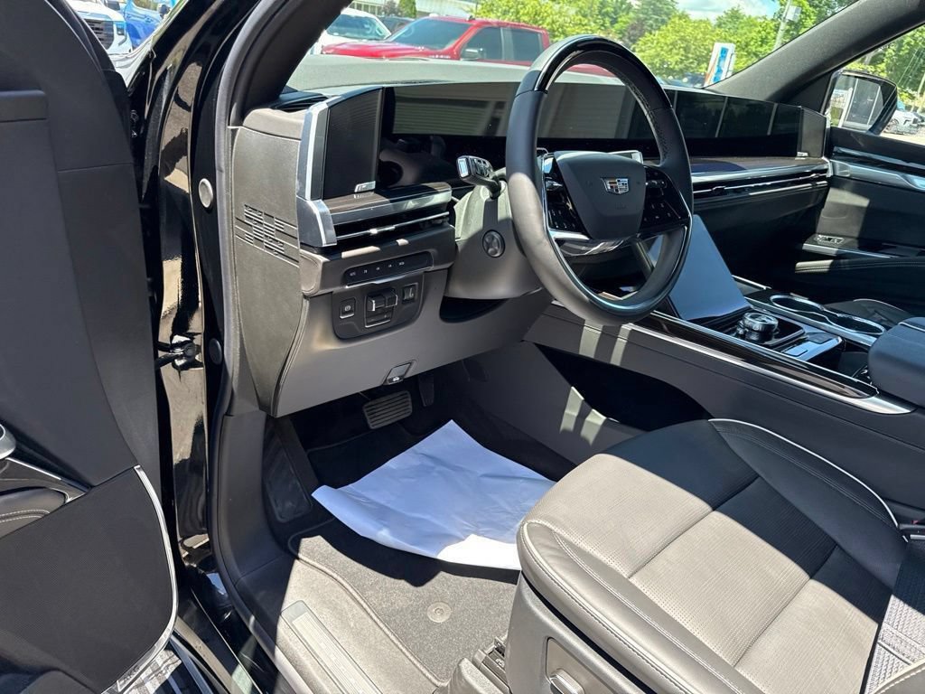 Used 2026 Cadillac Escalade Luxury AWD/4WD image 25