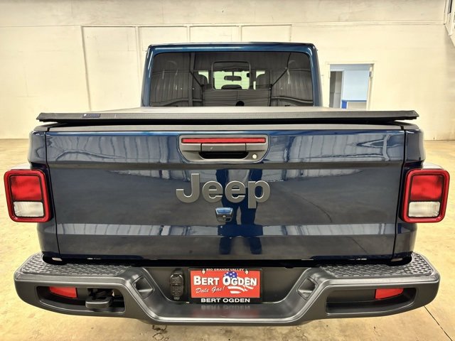Used 2025 Jeep Gladiator Sport image 6