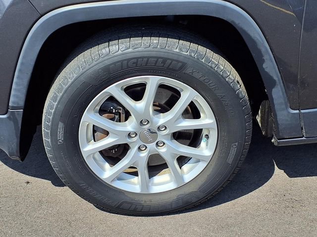 Used 2016 Jeep Cherokee Latitude w/ Cold Weather Group AWD/4WD image 24