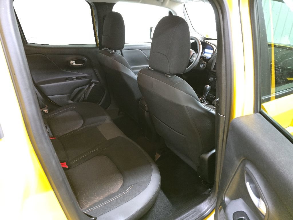 Used 2023 Jeep Renegade Latitude AWD/4WD image 17
