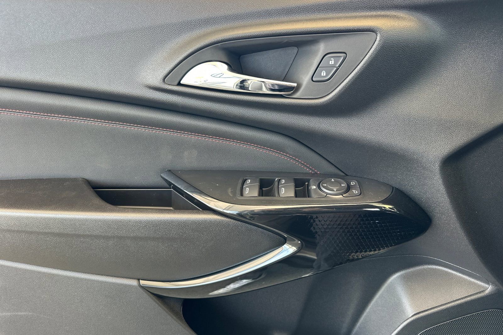 New 2026 Chevrolet Trax RS w/ Driver Confidence Package image 11