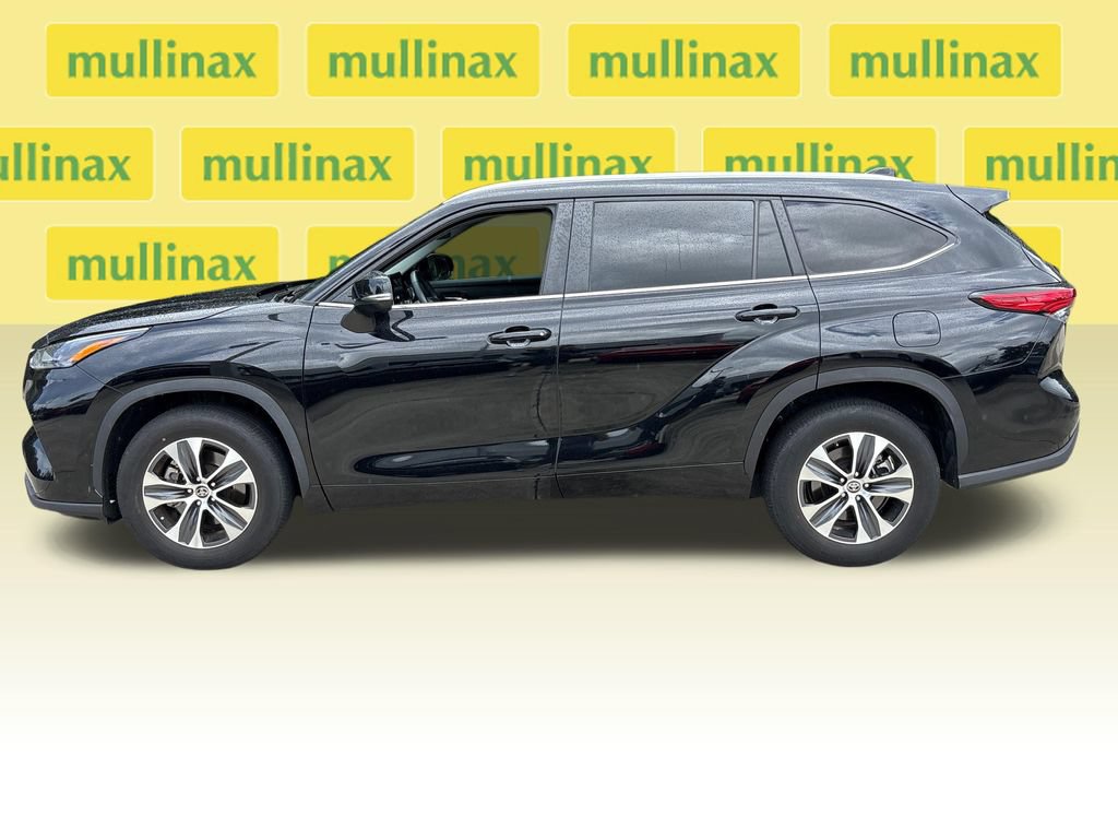 Used 2023 Toyota Highlander XLE FWD image 11