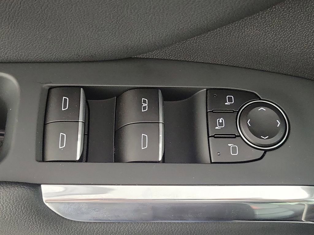 New 2026 Chevrolet Traverse RS w/ LPO, Illumination Package FWD image 26