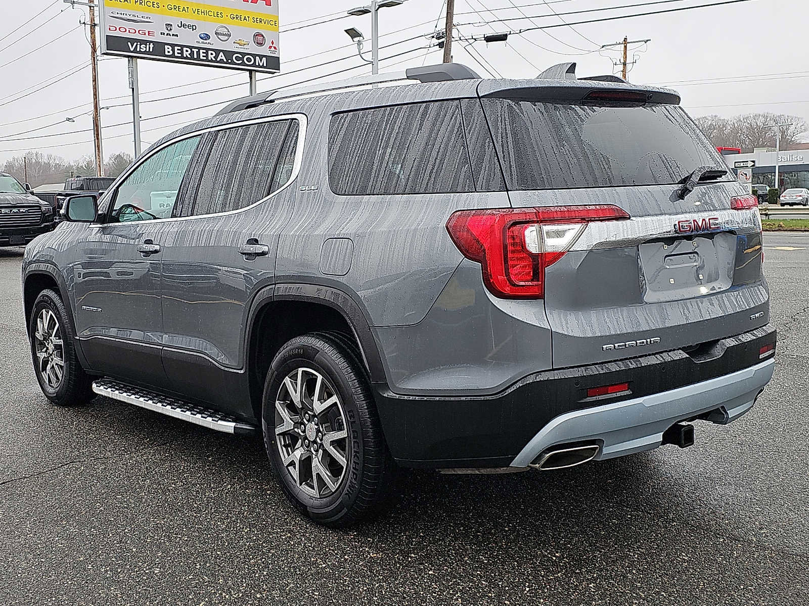 Used 2021 GMC Acadia SLE w/ Driver Convenience Package image 4