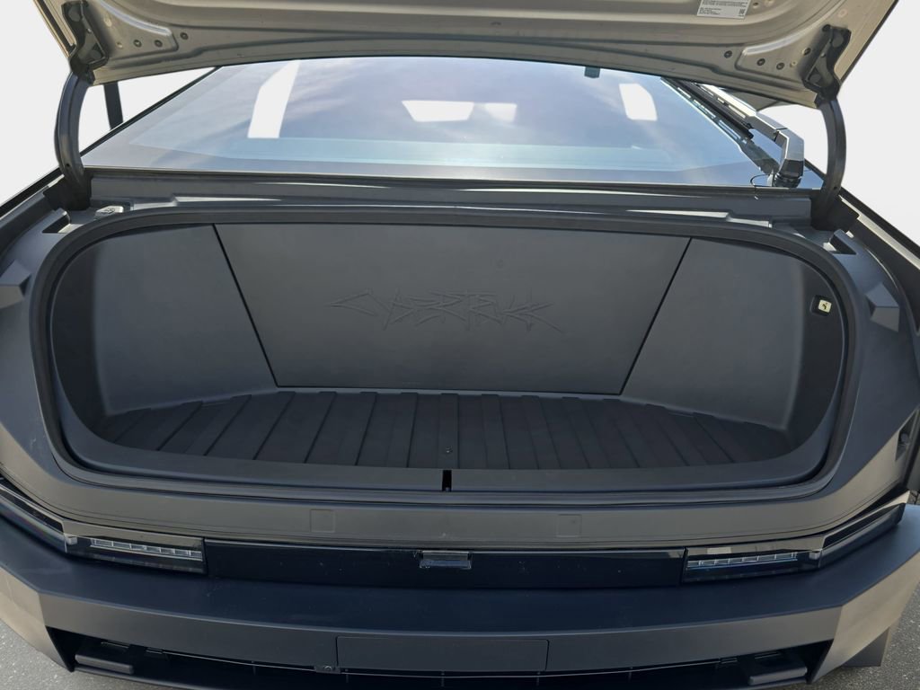 Used 2024 Tesla Cybertruck AWD Crew Cab image 33