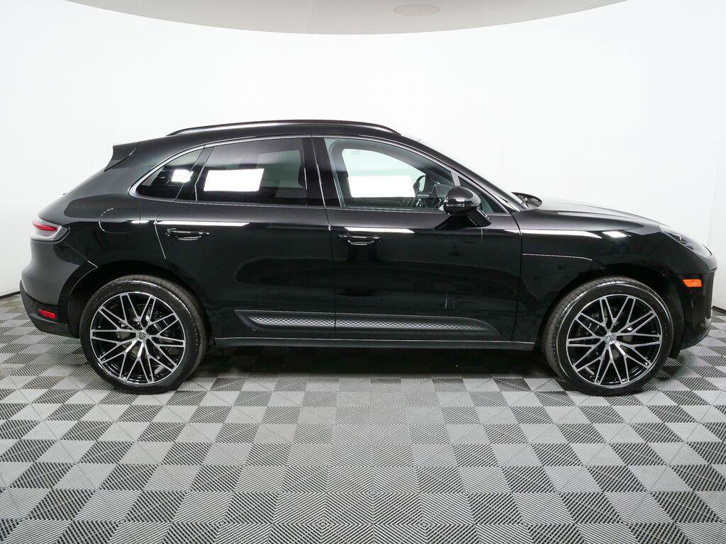 Certified 2026 Porsche Macan AWD/4WD image 28