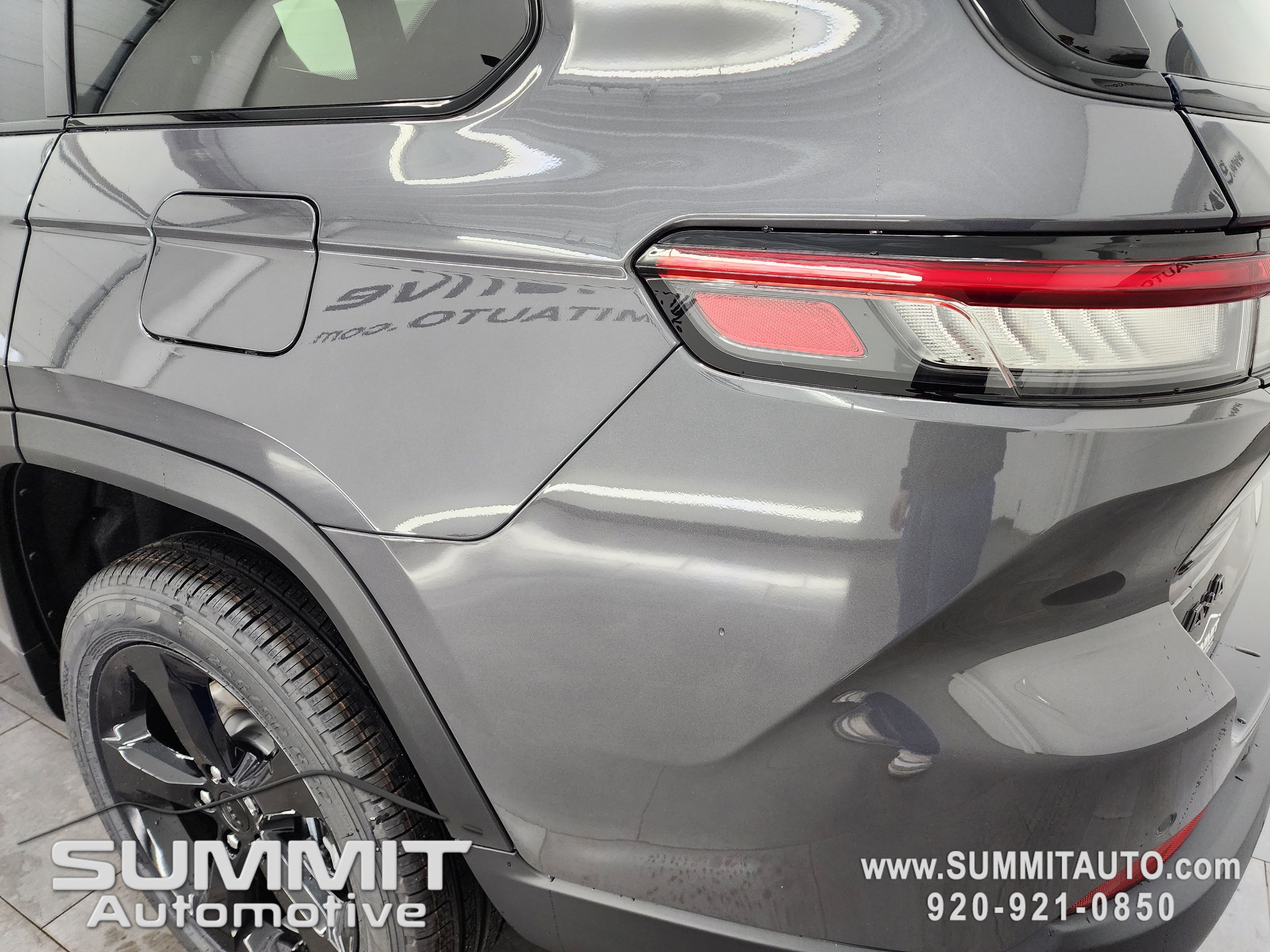 New 2025 Jeep Grand Cherokee L Limited w/ Black Appearance Package image 34