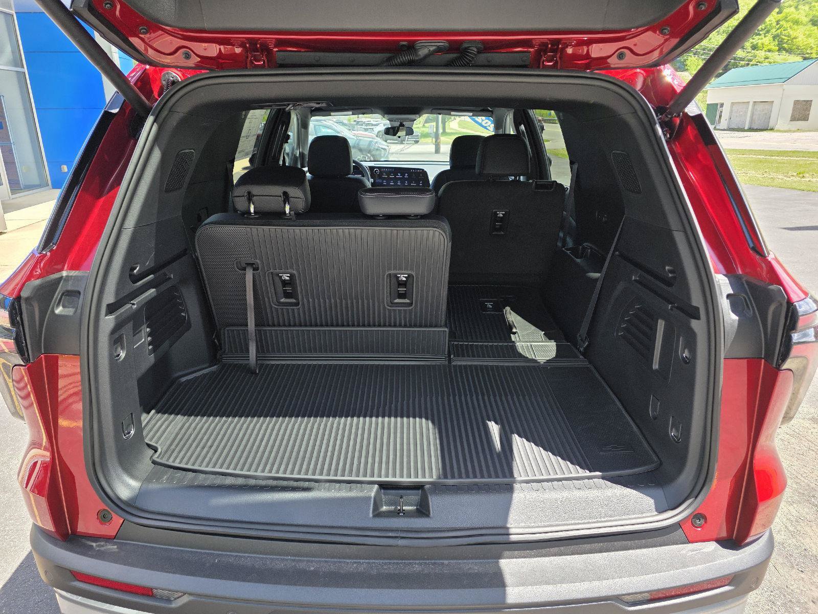 New 2026 Chevrolet Traverse LT w/ LPO, Floor Liner Package AWD/4WD image 24