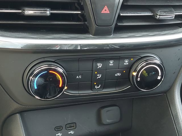 Used 2025 Buick Encore GX Preferred AWD/4WD image 33
