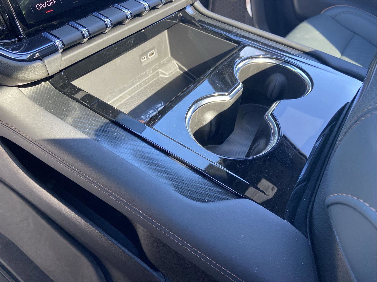 Used 2026 GMC Yukon AT4 w/ AT4 Premium Package AWD/4WD image 30