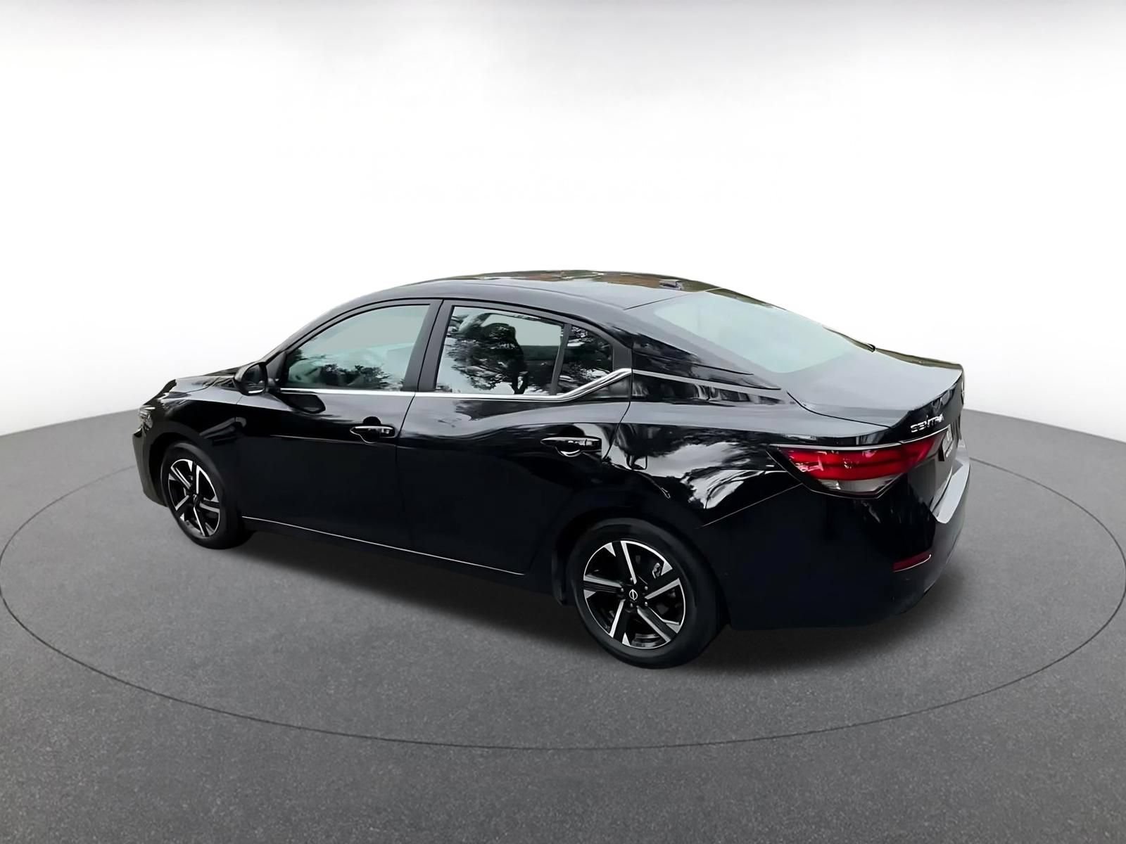Used 2025 Nissan Sentra SV FWD image 9