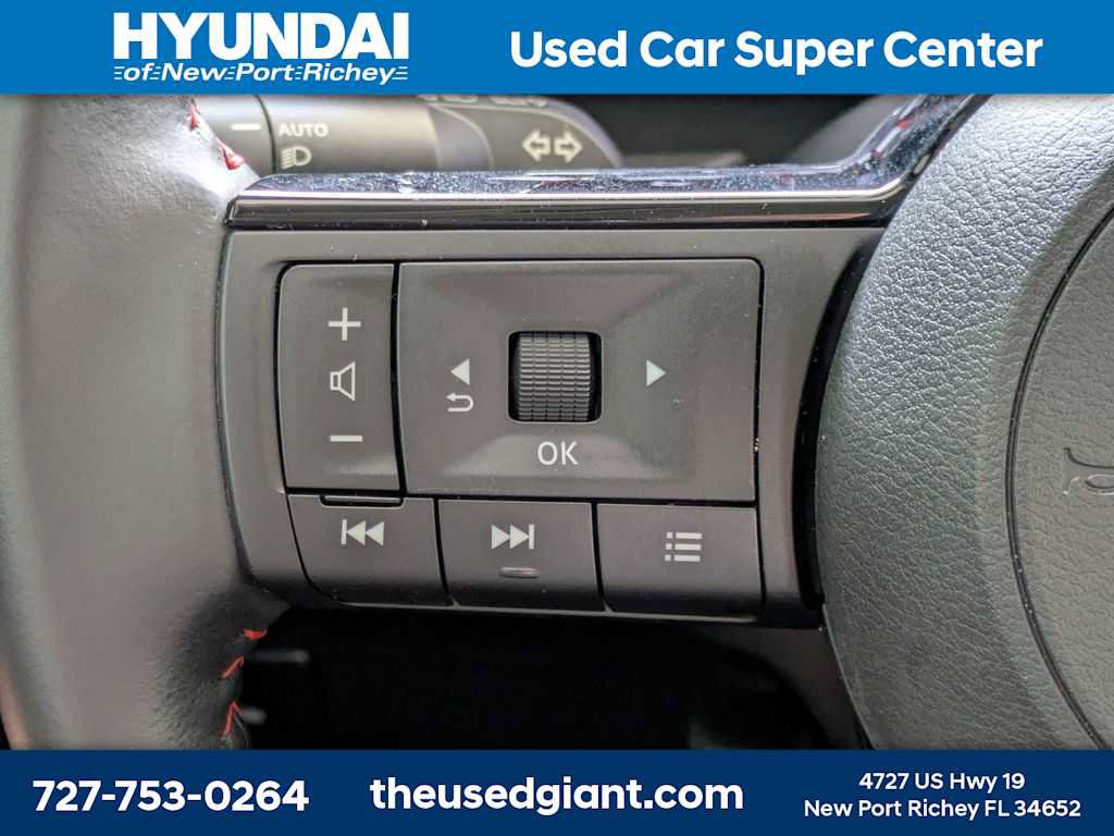 Used 2025 Nissan Kicks SR FWD image 28