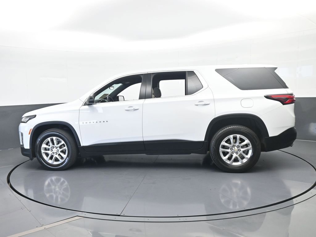 Used 2022 Chevrolet Traverse LS image 3