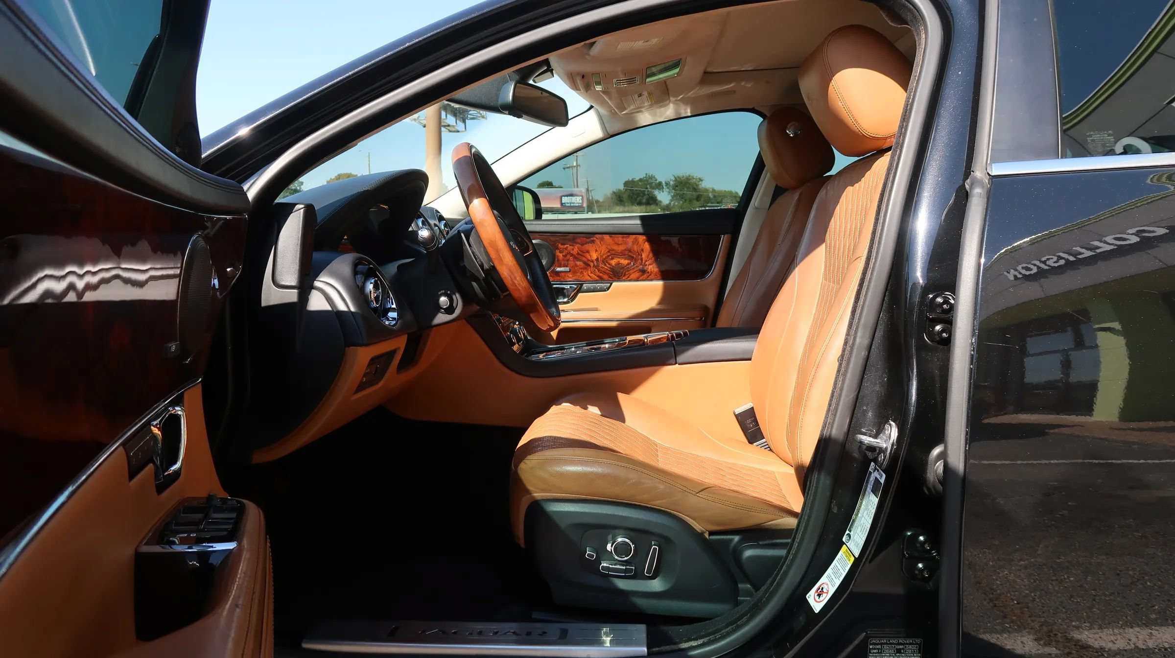 Used 2017 Jaguar XJ L Portfolio AWD/4WD image 16