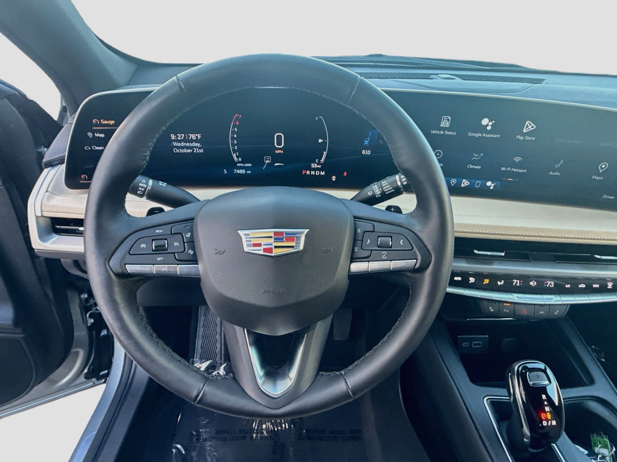 Used 2024 Cadillac XT4 Luxury w/ Cold Weather Package FWD image 8