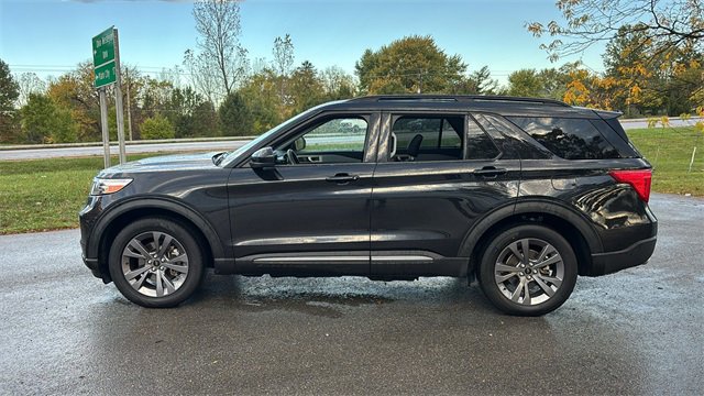 Used 2024 Ford Explorer XLT w/ Equipment Group 202A image 4