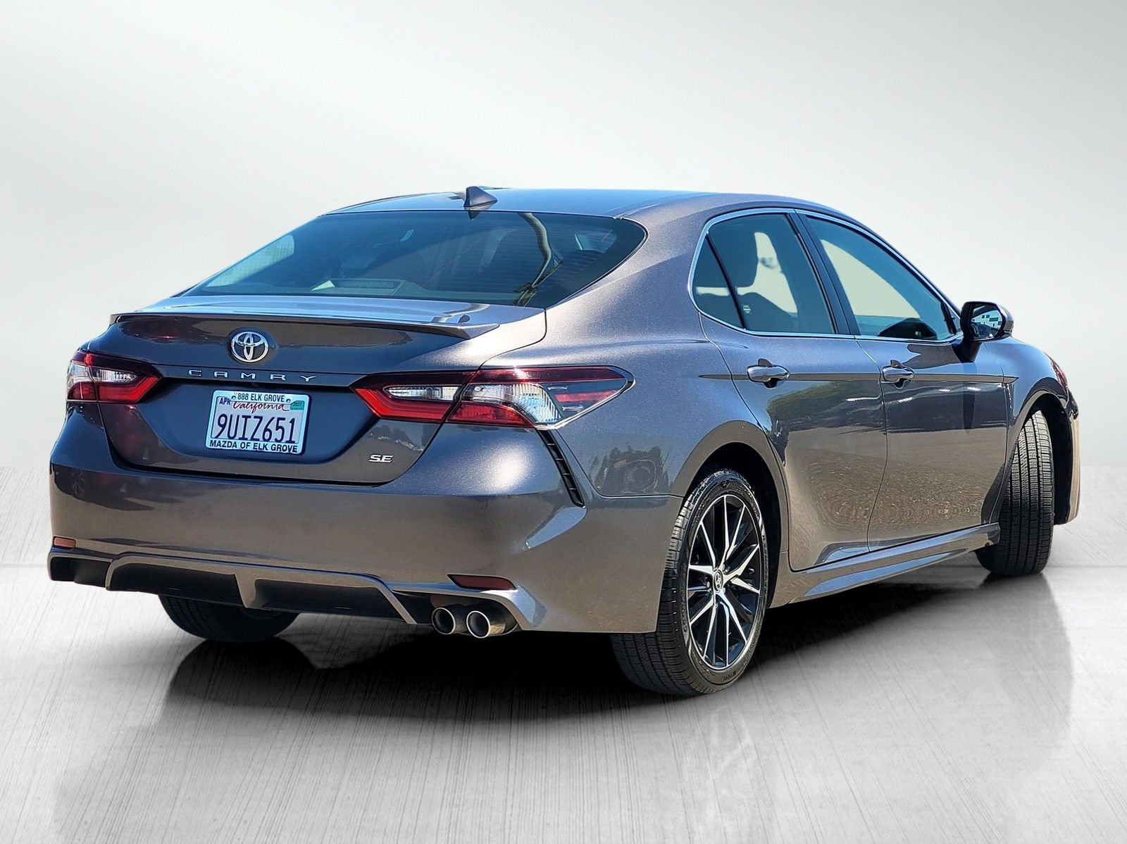 Used 2021 Toyota Camry SE FWD image 4