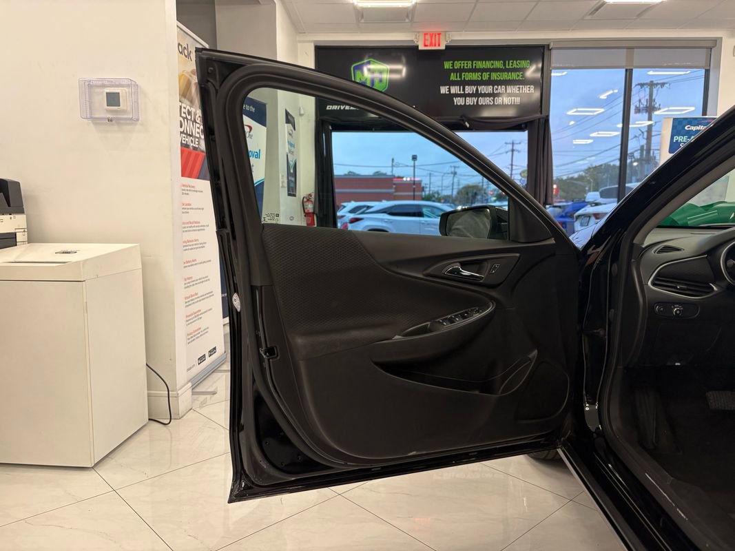 Used 2025 Chevrolet Malibu LT image 34