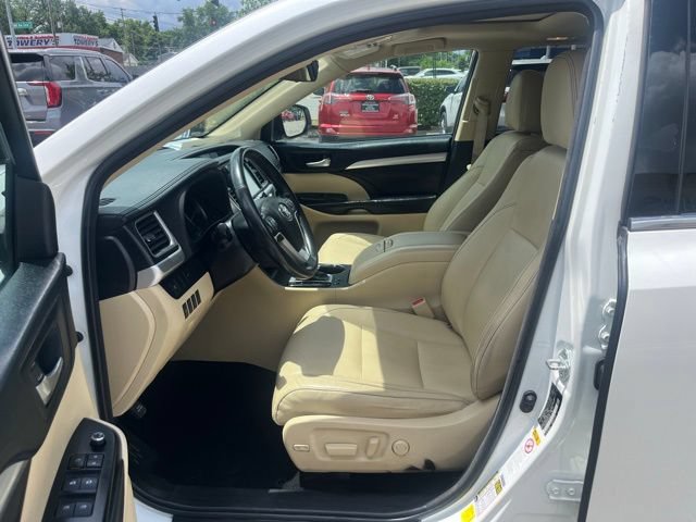 Used 2018 Toyota Highlander XLE AWD/4WD image 14