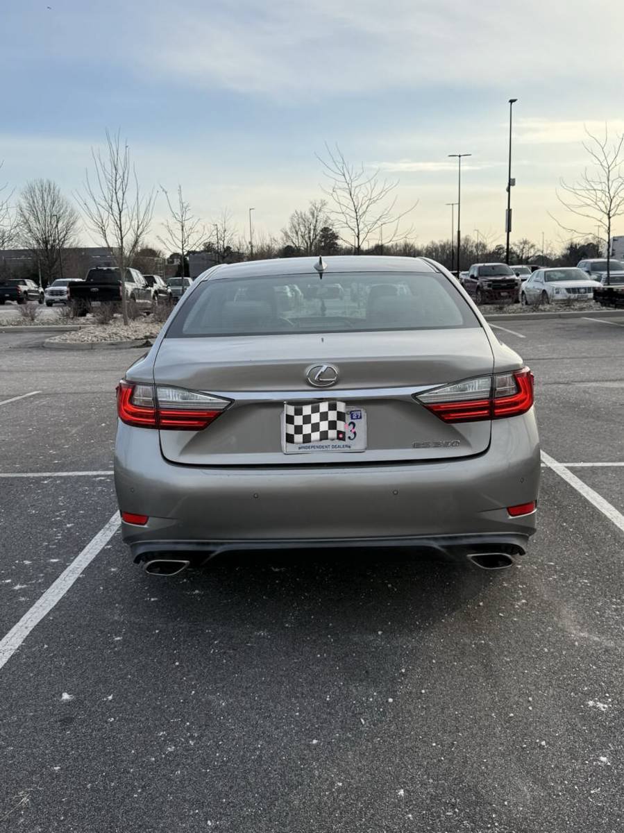 Used 2016 Lexus ES 350 w/ Premium Package w/Wood Trim FWD image 6