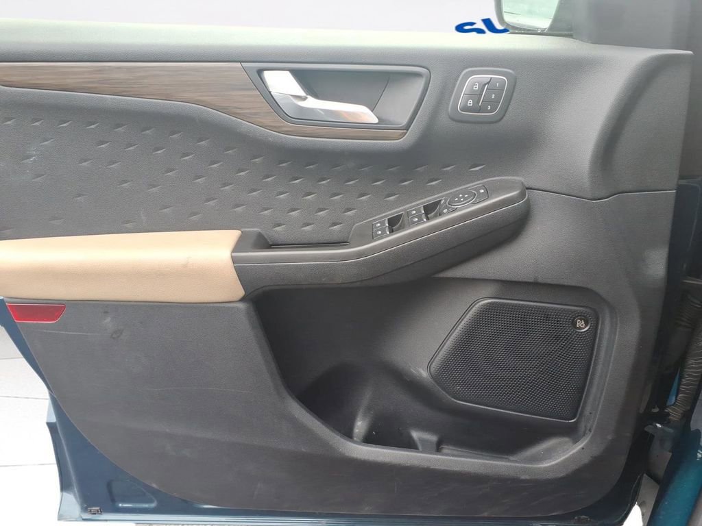 Used 2020 Ford Escape Titanium image 21