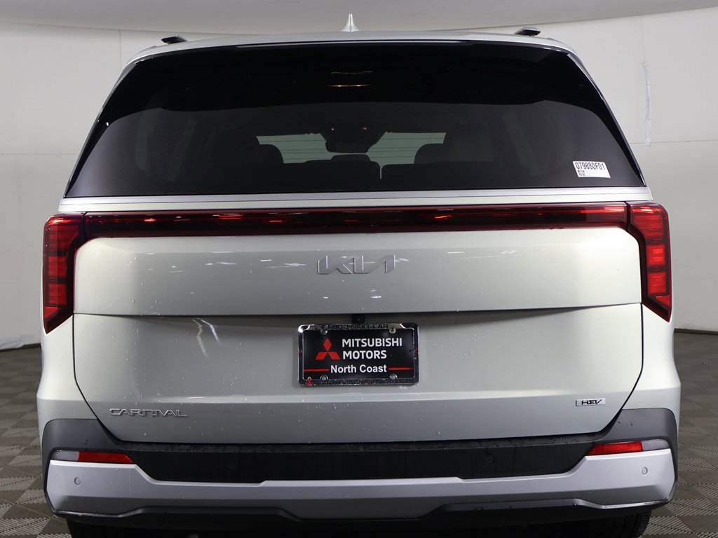 Used 2025 Kia Carnival EX image 13