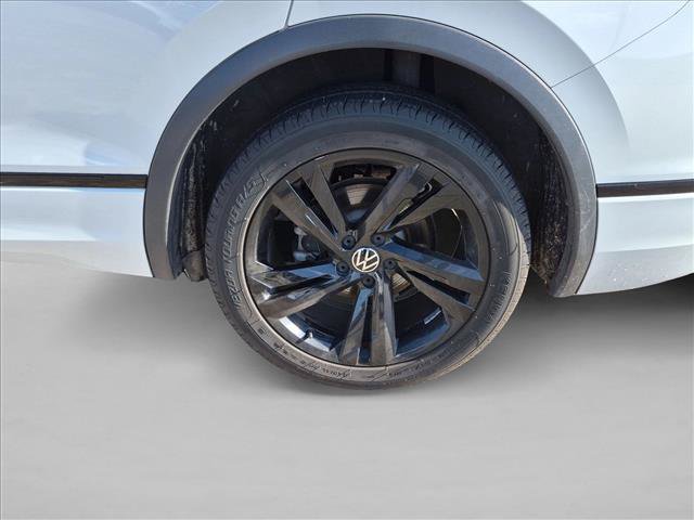 Used 2023 Volkswagen Tiguan SE R-Line FWD image 14