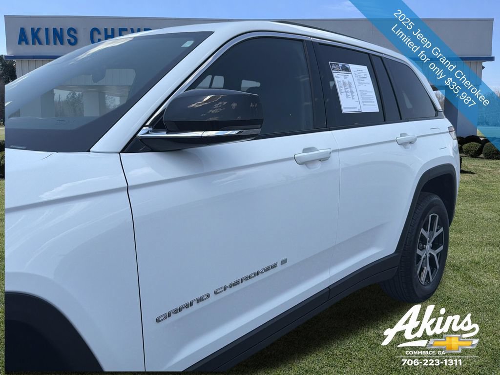 Used 2025 Jeep Grand Cherokee Limited w/ Trailer Tow Package RWD image 12