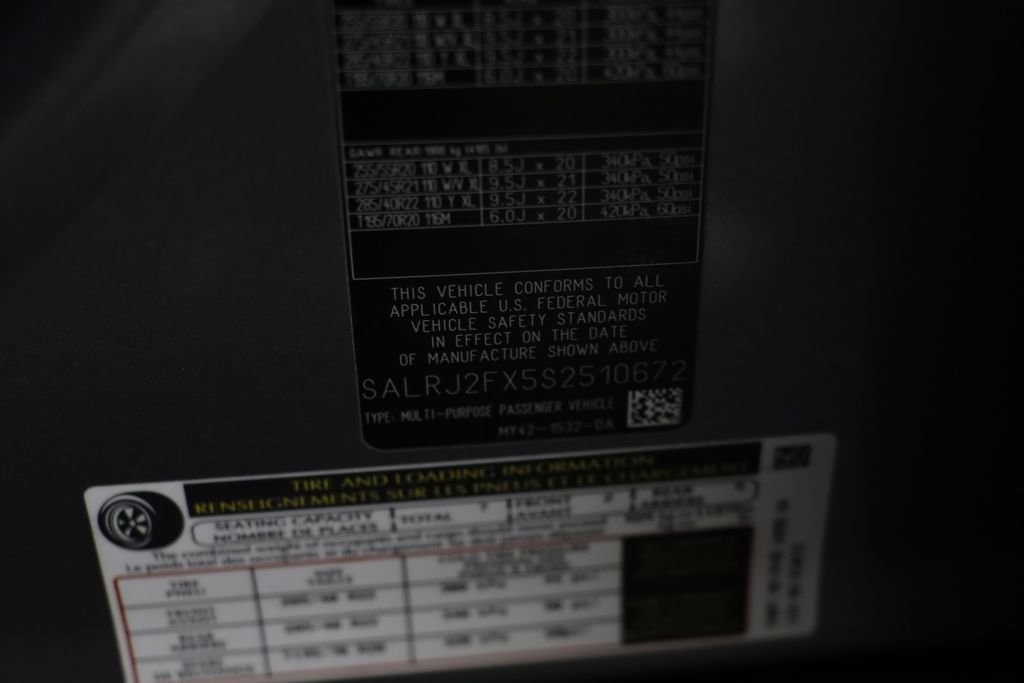 Used 2025 Land Rover Discovery S image 24