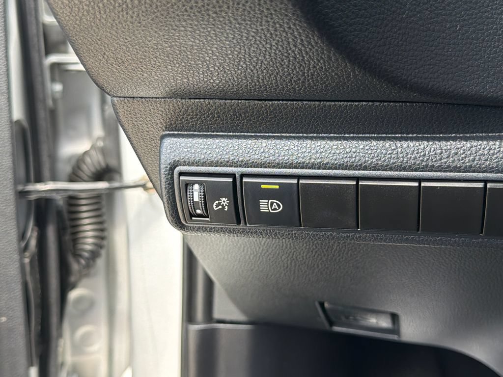 Used 2022 Toyota Corolla SE FWD image 19